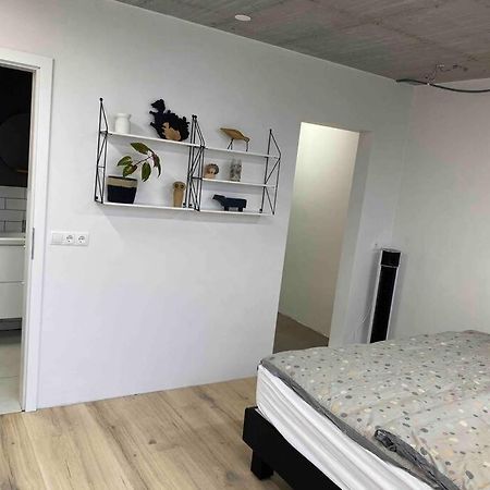 Modern Garage Suite - Free Parking & Self Check In Гвераґерді Екстер'єр фото